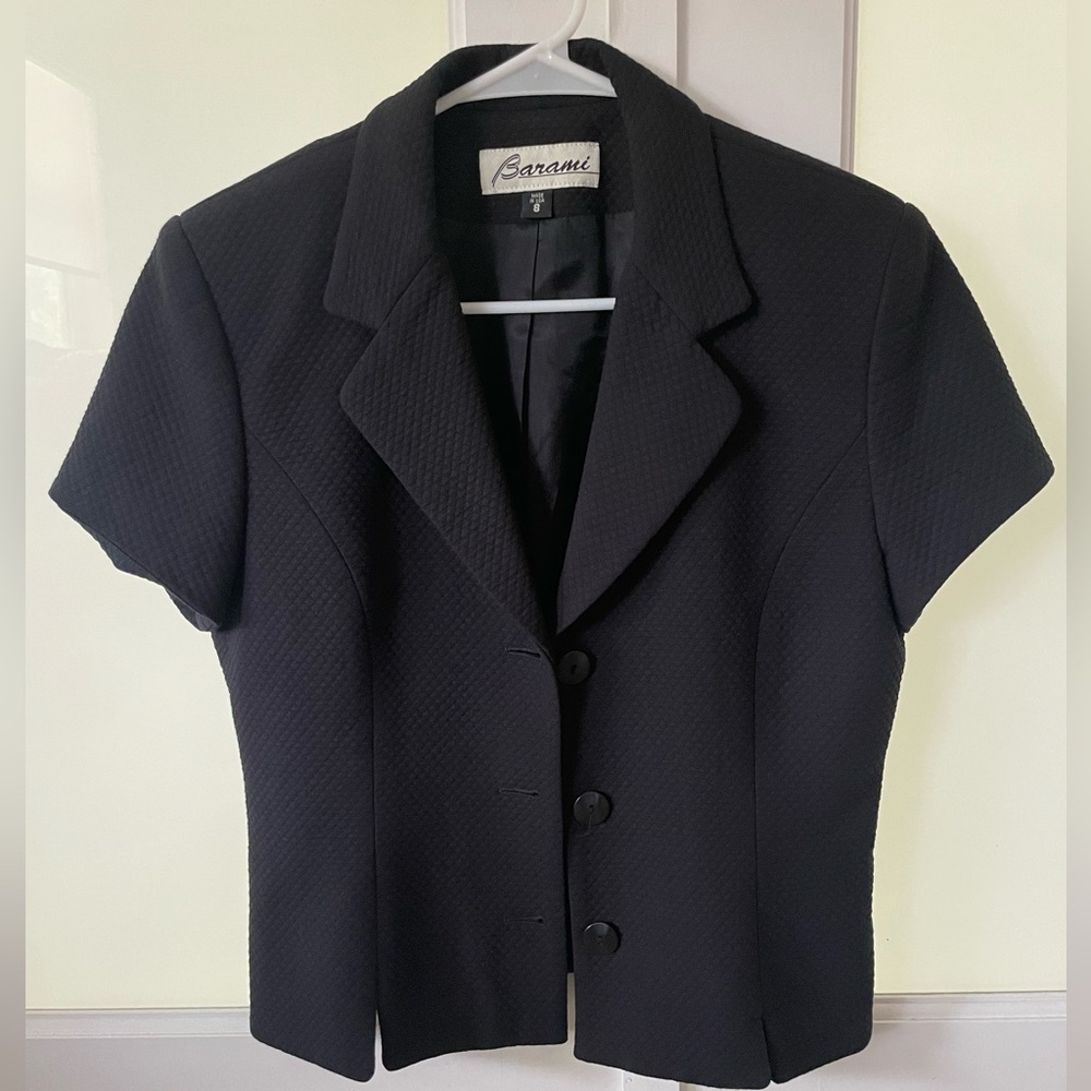 Barami textured, short sleeve jacket with padded shoulders. Size 8
